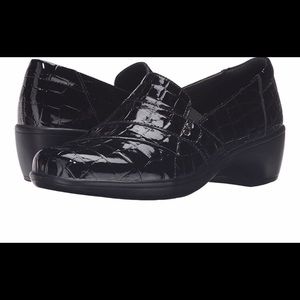 Clarks Black Esha Marigold  Size 7.5 M